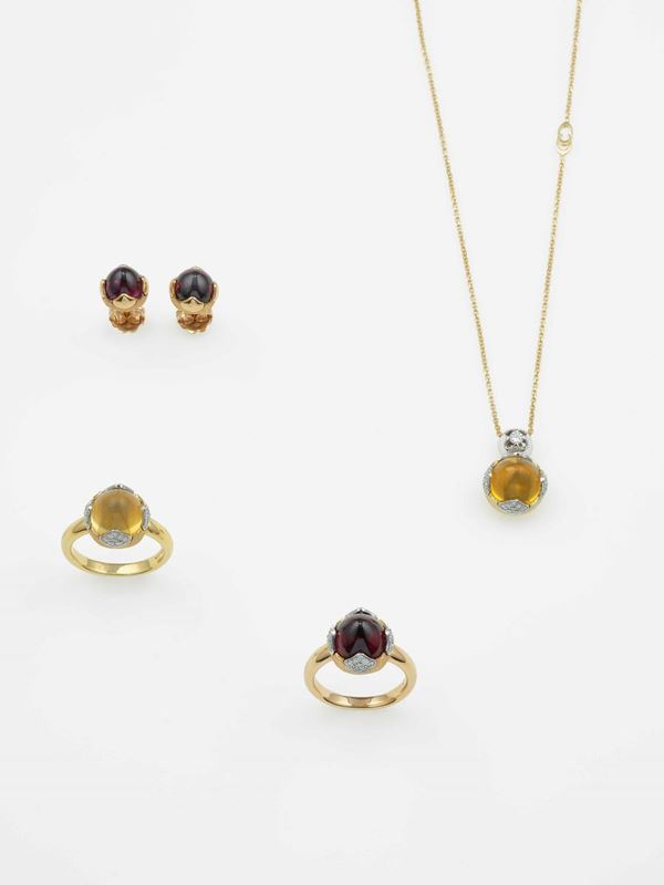 Modello Happiness. Lotto composto da due anelli, un paio di orecchini ed un pendente con opali di fuoco, rhodoliti e diamanti