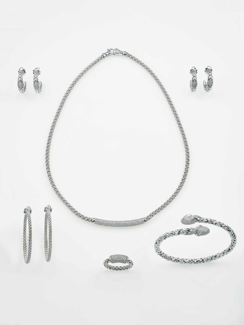 Group of three pairs of earrings, one ring, one necklace and one bangle bracelet  - Auction Contemporary Jewels - Cambi Casa d'Aste