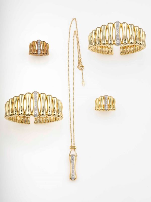 Modello Bamboo Over. Lotto composto da due bangles, due anelli ed un pendente con diamanti