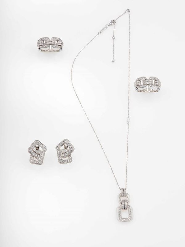 Group of two rings, one pair of earrings and one pendent