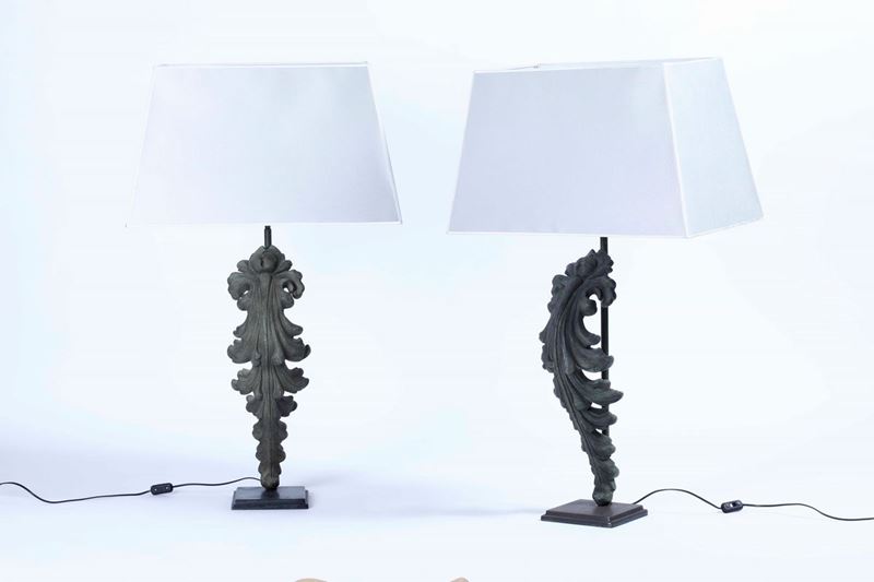 Coppia di lampade in metallo. XX secolo  - Asta Antiquariato Aprile | Cambi Time - Cambi Casa d'Aste
