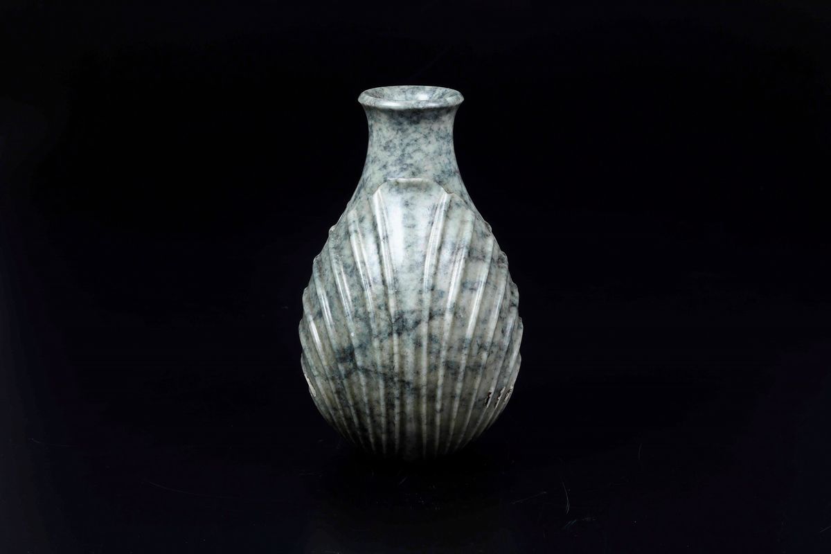 Vaso Scolpito in Giada, Cina, XX Secolo