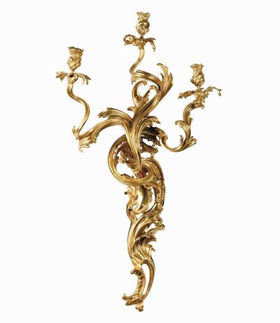Coppia di Appliques a Tre Luci in Bronzo Fuso, Cesellato e Dorato. XX Secolo