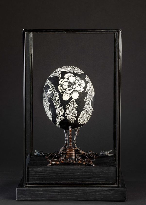Ostrich egg with Acanthus floral motive on scorpions