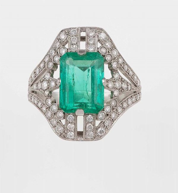 Anello con smeraldo Colombia di ct 3.08 circa e diamanti