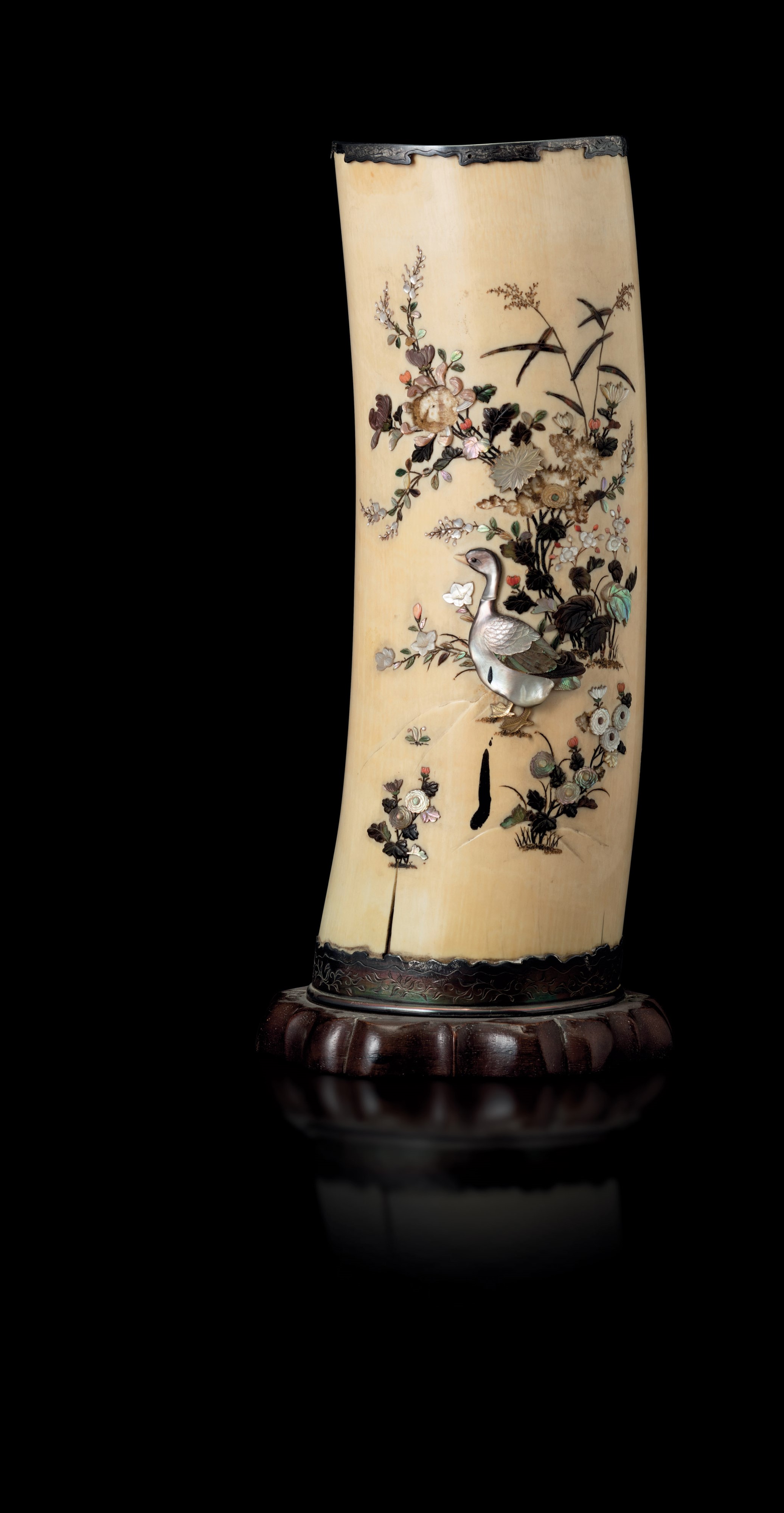 Vaso in Avorio con Applicazioni in Madreperla e Pietre Dure Raffiguranti Soggetti Naturalistici, ...