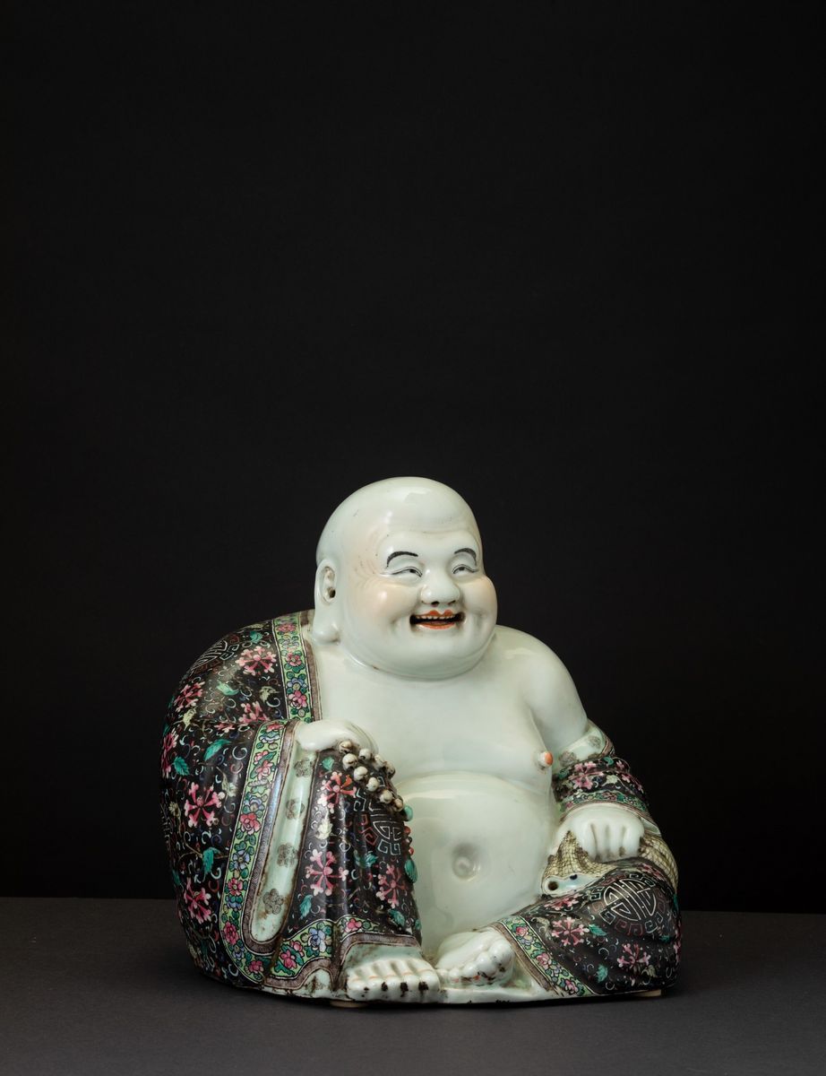 Figura di Budai Seduto in Porcellana, Cina, Repubblica, XX Secolo