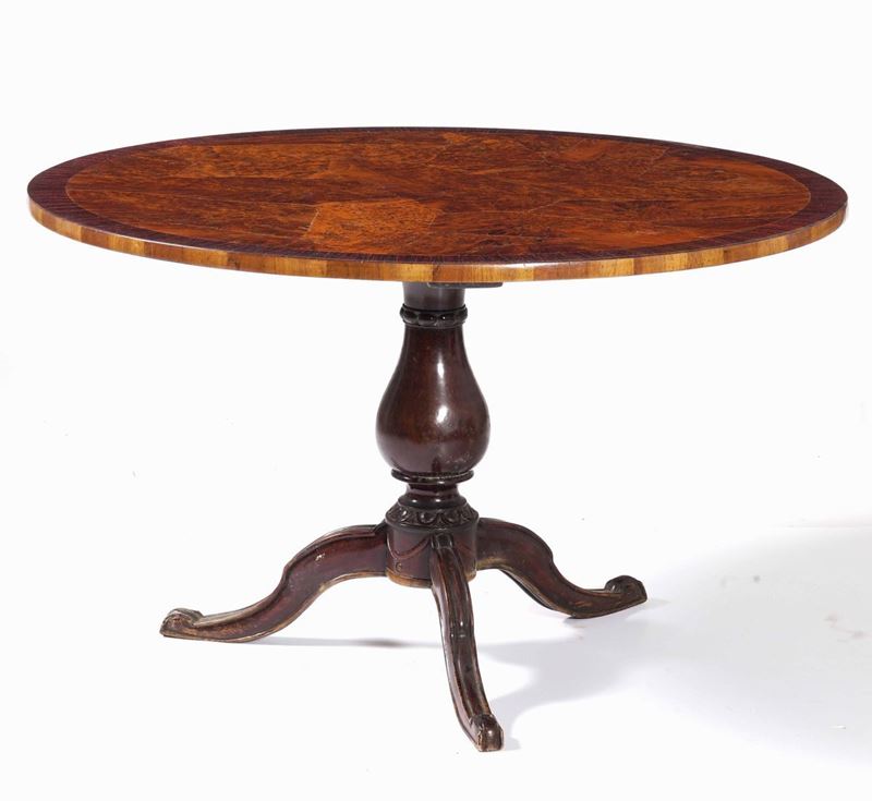 Tavolo con piano tondo lastronato in radica. XIX-XX secolo  - Auction Antique September | Cambi Time - Cambi Casa d'Aste