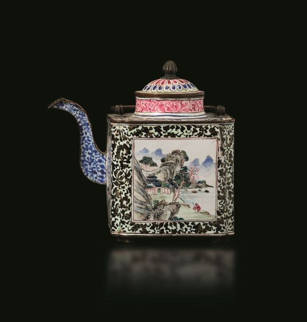 An enamel teapot, China, Canton, Qing Dynasty Jiaqing period (1796-1830)