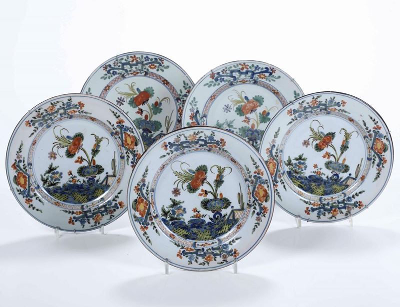 Cinque piatti "Al Garofano", Faenza, XVIII secolo  - Asta Ceramiche | Cambi Time - Cambi Casa d'Aste