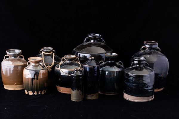 Dieci vasi da vino in terracotta invetriata sui toni del nero e del marrone, Cina, Dinastia Song (960-1279)