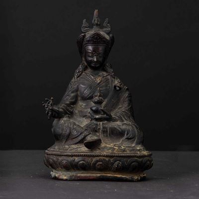 Figura di Divinità Seduta su Fiore di Loto in Bronzo, Buthan, XIX Secolo