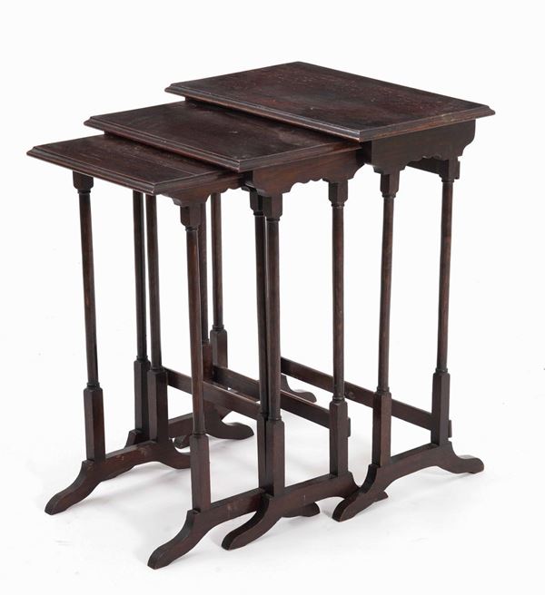Tre tavolini a nido in legno, XIX-XX secolo