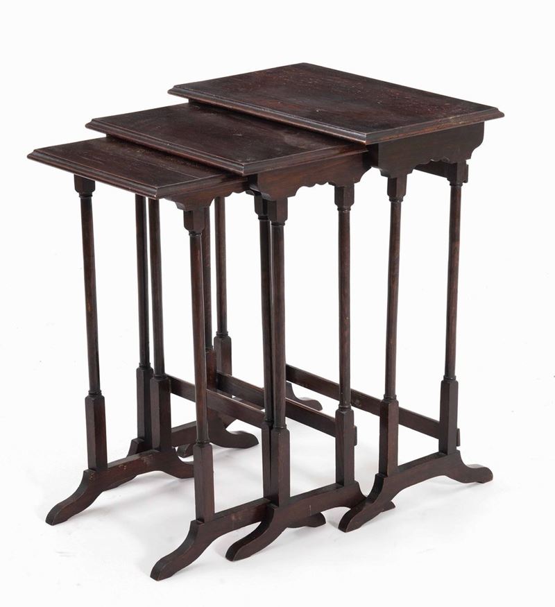 Tre tavolini a nido in legno, XIX-XX secolo  - Asta Antiquariato Settembre | Cambi Time - Cambi Casa d'Aste