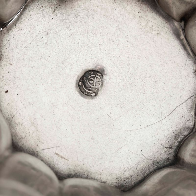 Impero austro-ungarico (XIX secolo), Alzata biansata e ciotola sagomata in argento fuso, sbalzato...