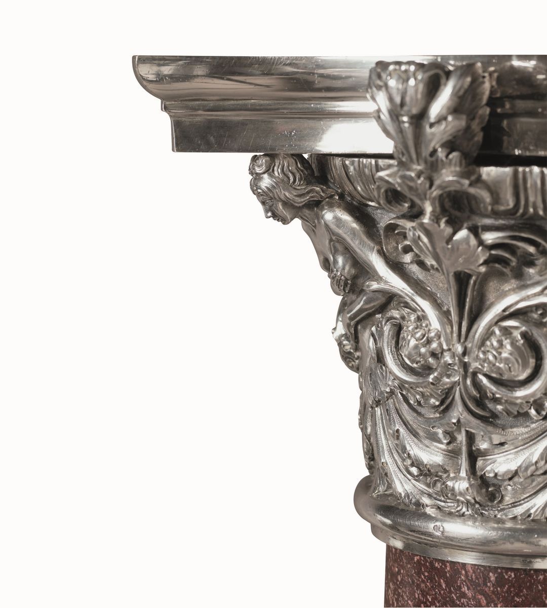 Importante Coppia di Colonne con Simboli Araldici della Famiglia Borghese. Giuseppe Valadier o Gi...