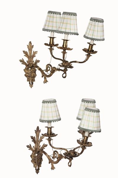 Coppia di Appliques a Tre Luci in Bronzo Dorato. XX Secolo