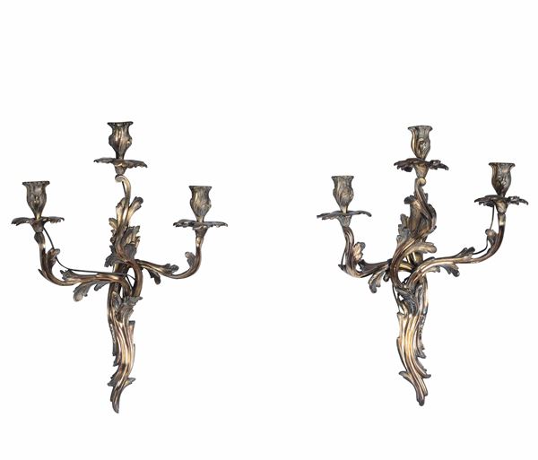 Coppia di appliques a tre luci in bronzo dorato, XX secolo