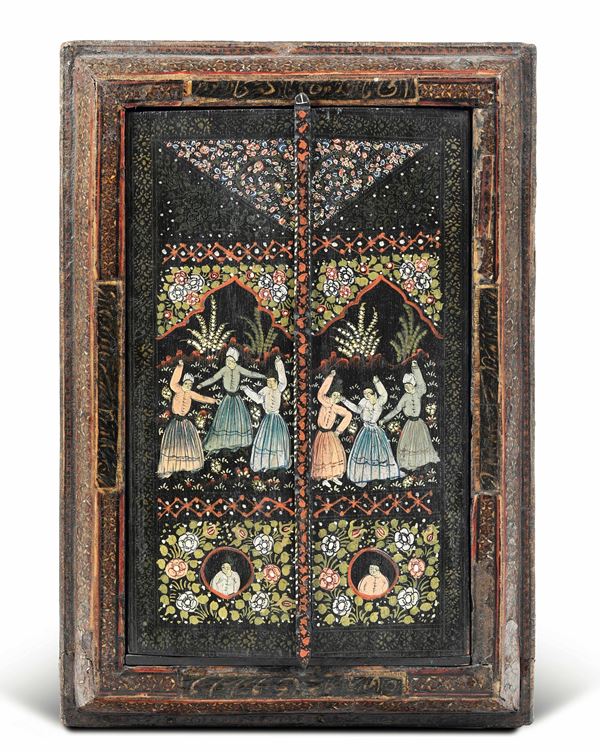 Specchio con cornice in legno dipinto a due ante. Persia, XIX secolo