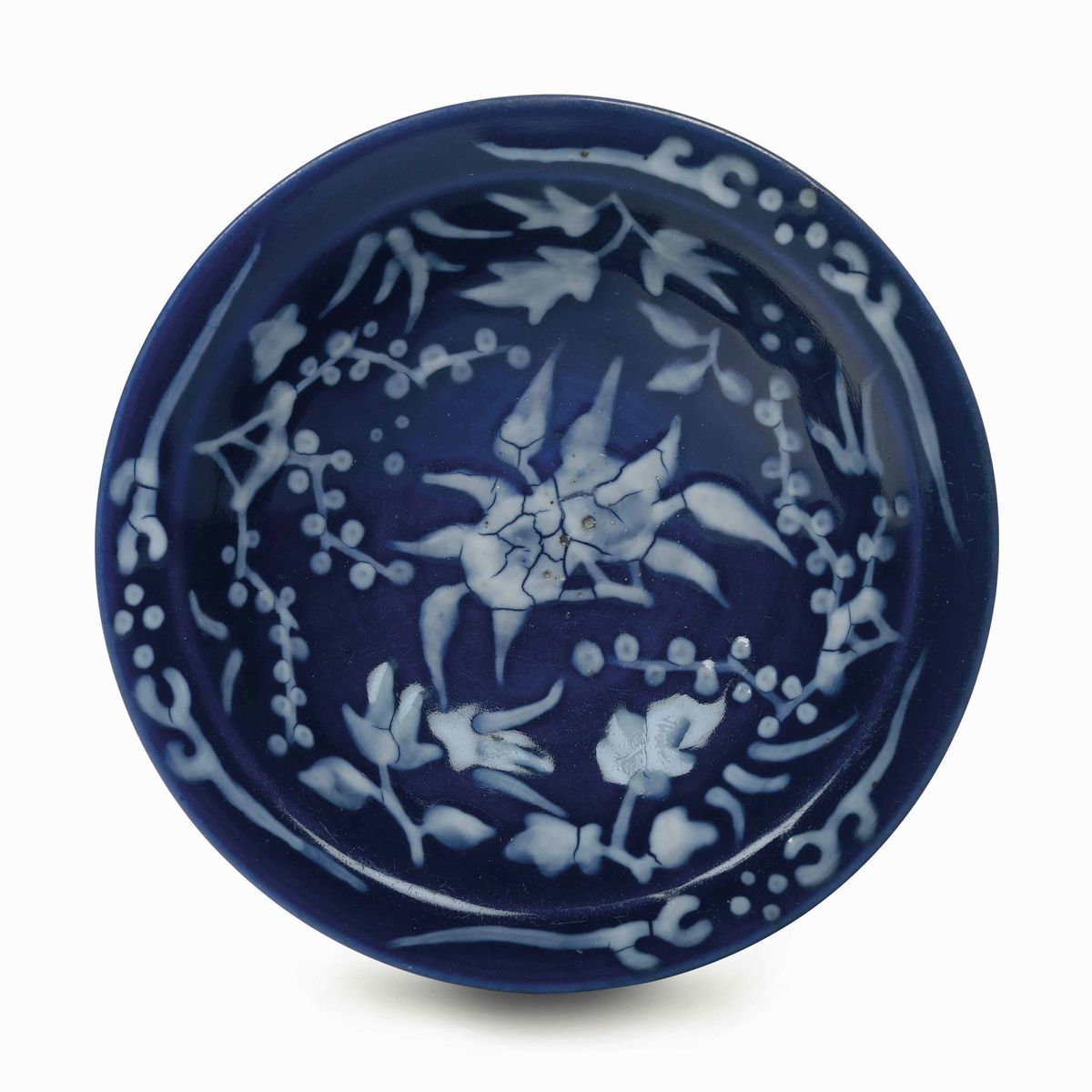 Alzatina in Porcellana con Decori Floreali su Fondo Blu, Cina, XX Secolo
