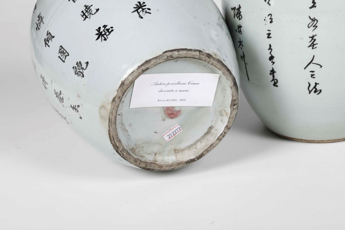 Due Potiches Globulari in Porcellana con Fanciulle, Cina, Dinastia Qing, XIX Secolo