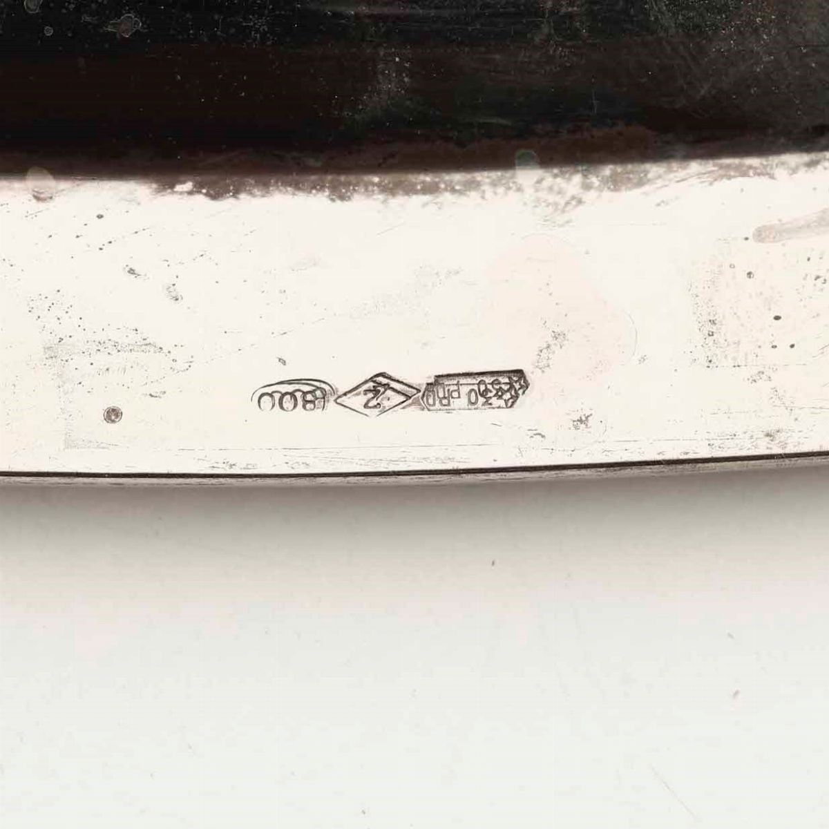 Vassoio Ovale. Argento Fuso e Sagomato. Italia, XX Secolo. Argentiere Zaramella, Padova.