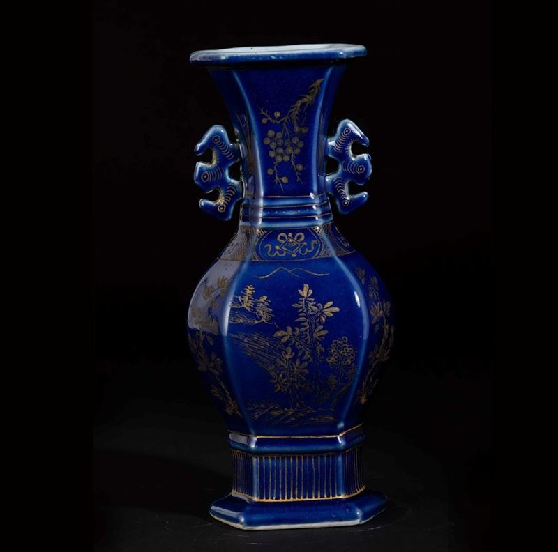 A porcelain vase, China, Qing Dynasty, 1800s  - Auction Chinese Works of Art - II - Cambi Casa d'Aste