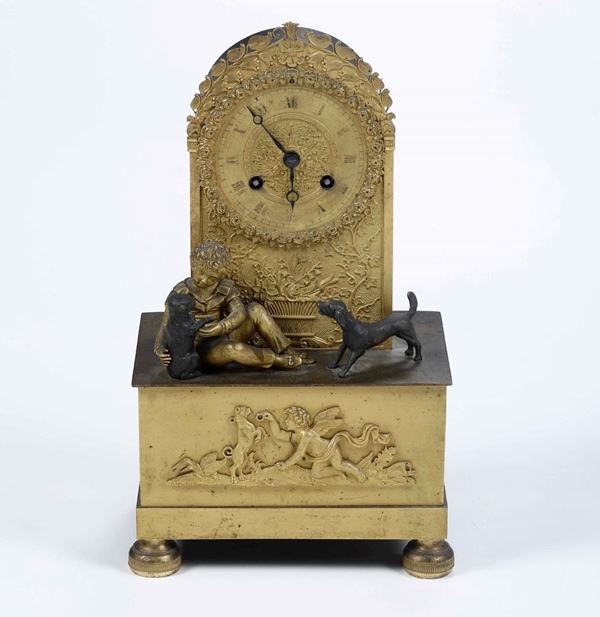 Pendola da tavolo in bronzo e metallo dorato. Francia, XIX secolo