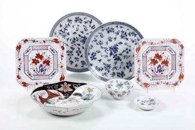 Arte orientale, Set in porcellana con ciotole e piatti (Cina, XX secolo)