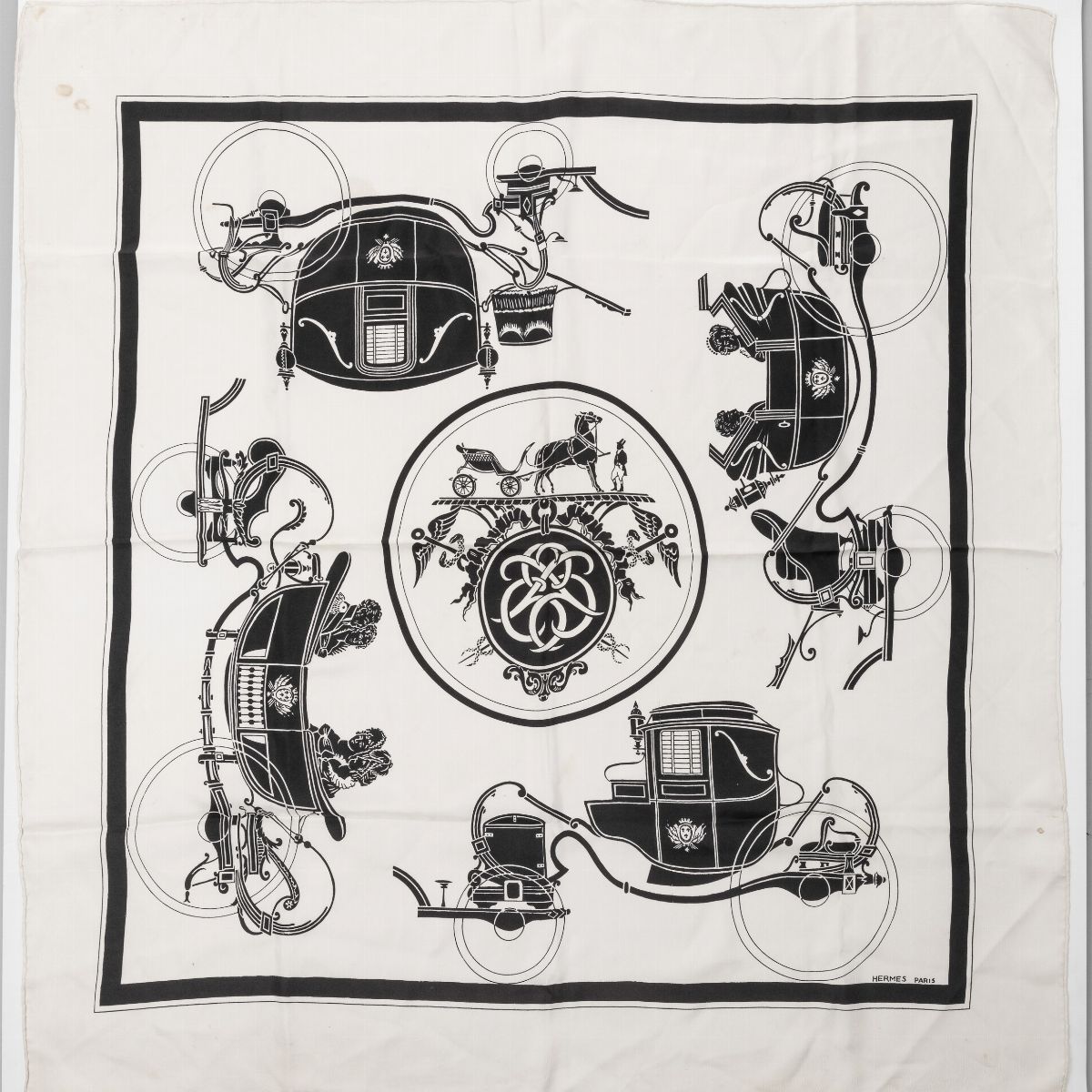 Ysl/hermés/gucci - Lotto di Due Foulards e una Bustina di Gucci