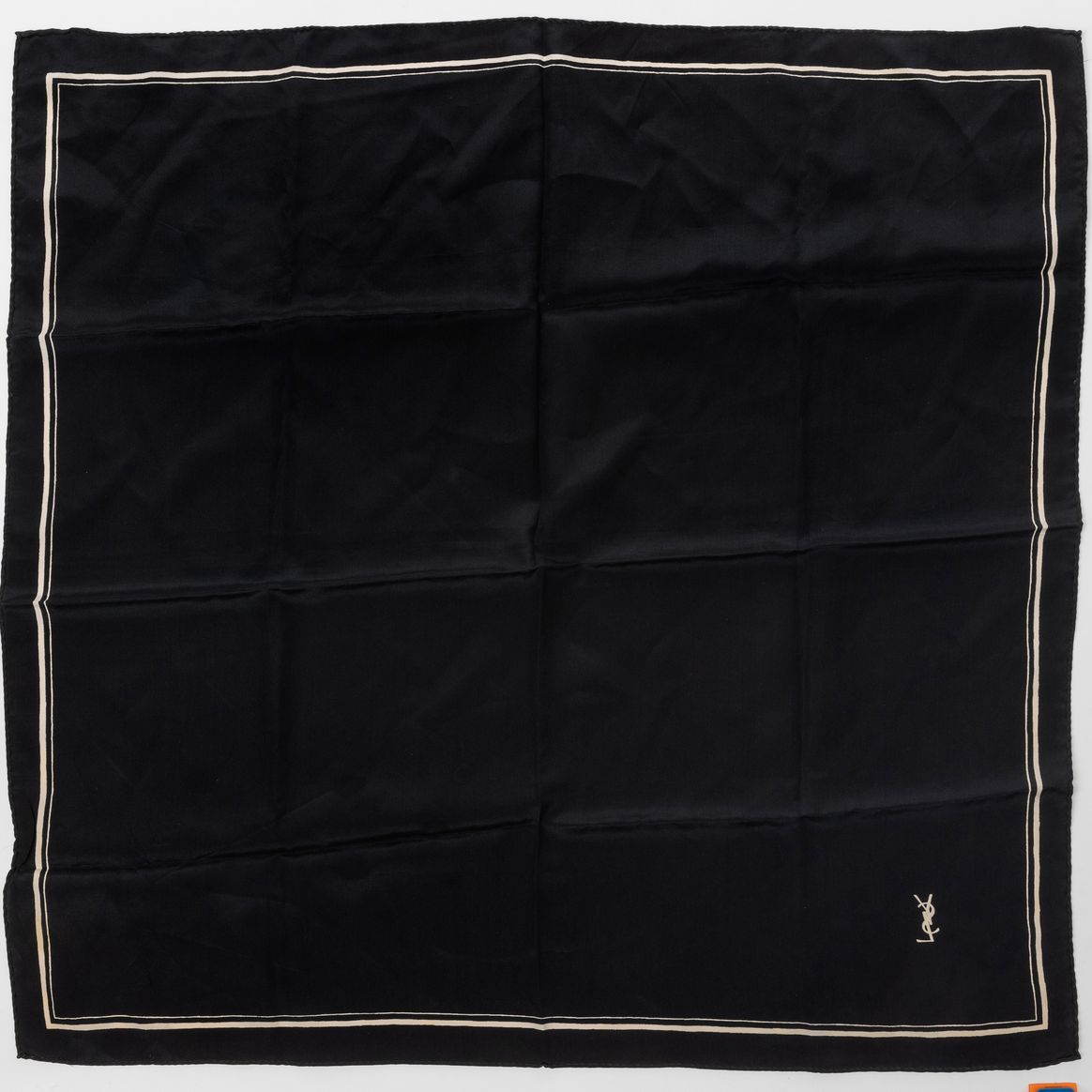 Ysl/hermés/gucci - Lotto di Due Foulards e una Bustina di Gucci