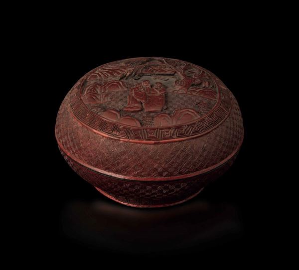 Scatola circolare in lacca rossa con raffigurazione di saggi entro paesaggio sul coperchio, Cina, Dinastia Qing, epoca Jiaqing (1796-1820)