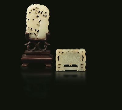 Due Placche in Giada Celadon con Decori a Traforo e a Rilievo, Cina, Dinastia Qing, XIX Secolo