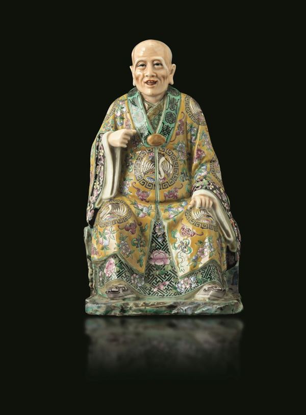 Figura di saggio seduto in porcellana Famiglia Verde, Cina, Dinastia Qing, epoca Guangxu (1875-1908)