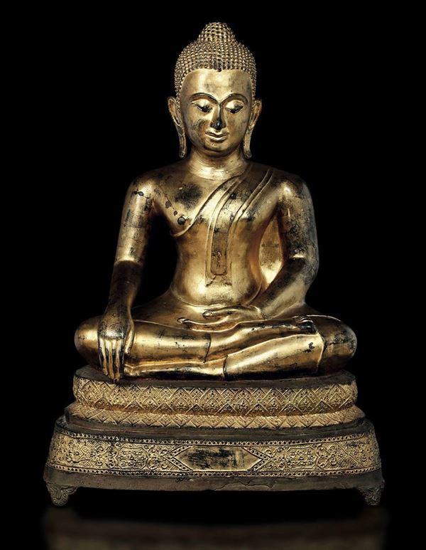 Grande figura di Buddha Sakyamuni in bronzo dorato, Thailandia, inizi XIX secolo