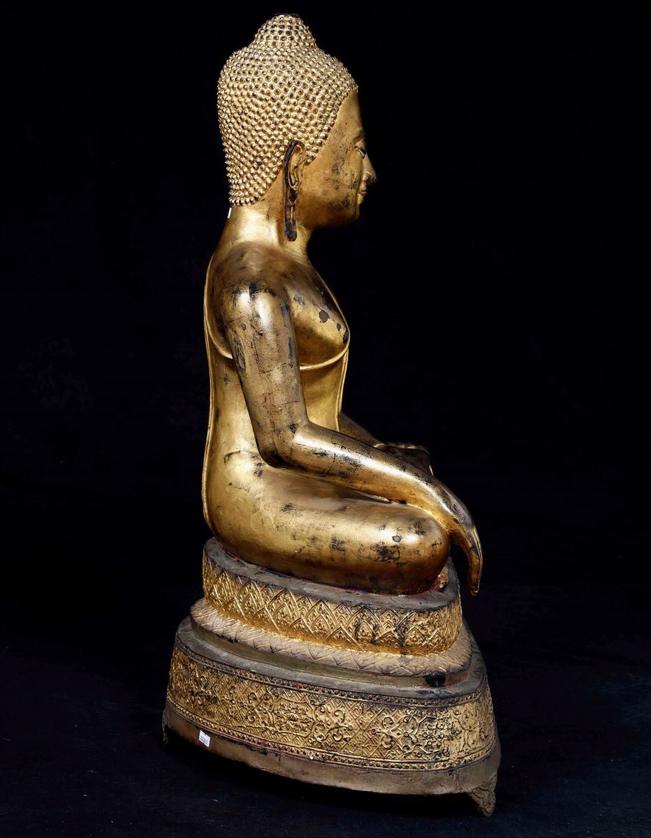 Grande Figura di Buddha Sakyamuni in Bronzo Dorato, Thailandia, Inizi XIX Secolo