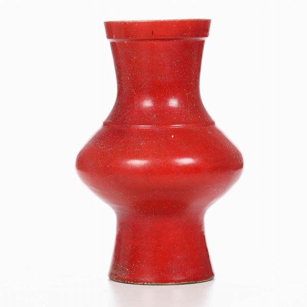 Vaso in porcellana monocroma rossa, Cina, XX secolo