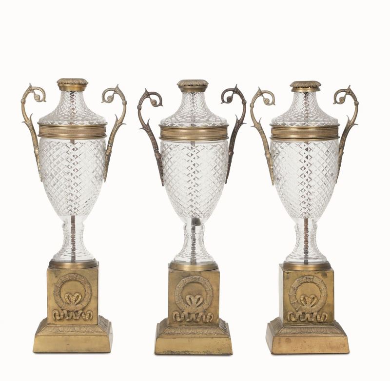 Tre vasi in cristallo e metallo dorato. XIX-XX secolo  - Asta Dimore Italiane - Cambi Casa d'Aste