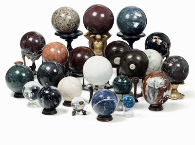Collezione di Numerose Sfere in Materiali Differenti. XX Secolo