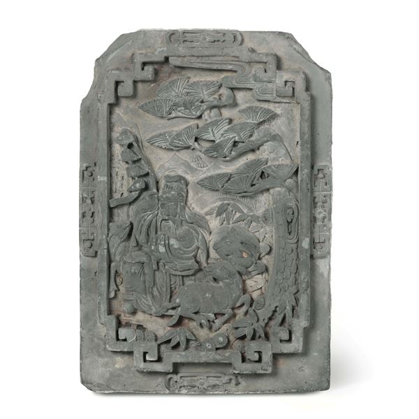 Bassorilievo scolpito in pietra con figura di saggio entro paesaggio, Cina, XX secolo