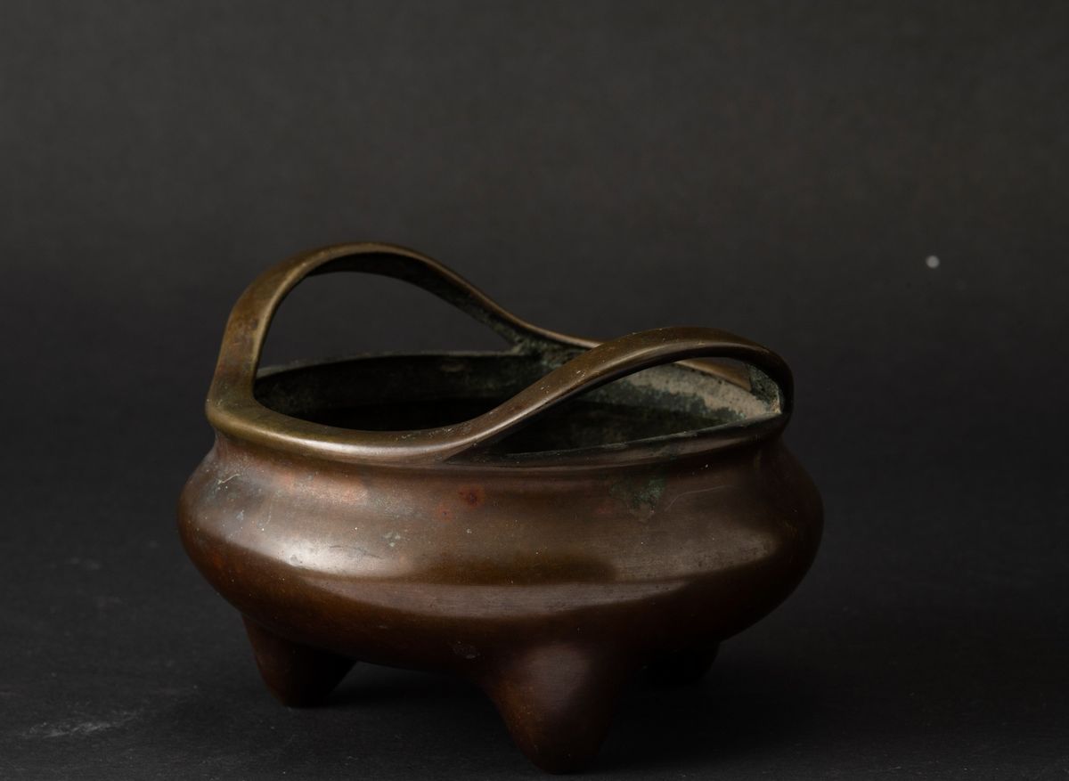 Incensiere Tripode in Bronzo con Manici, Cina, Dinastia Ming, XVII Secolo