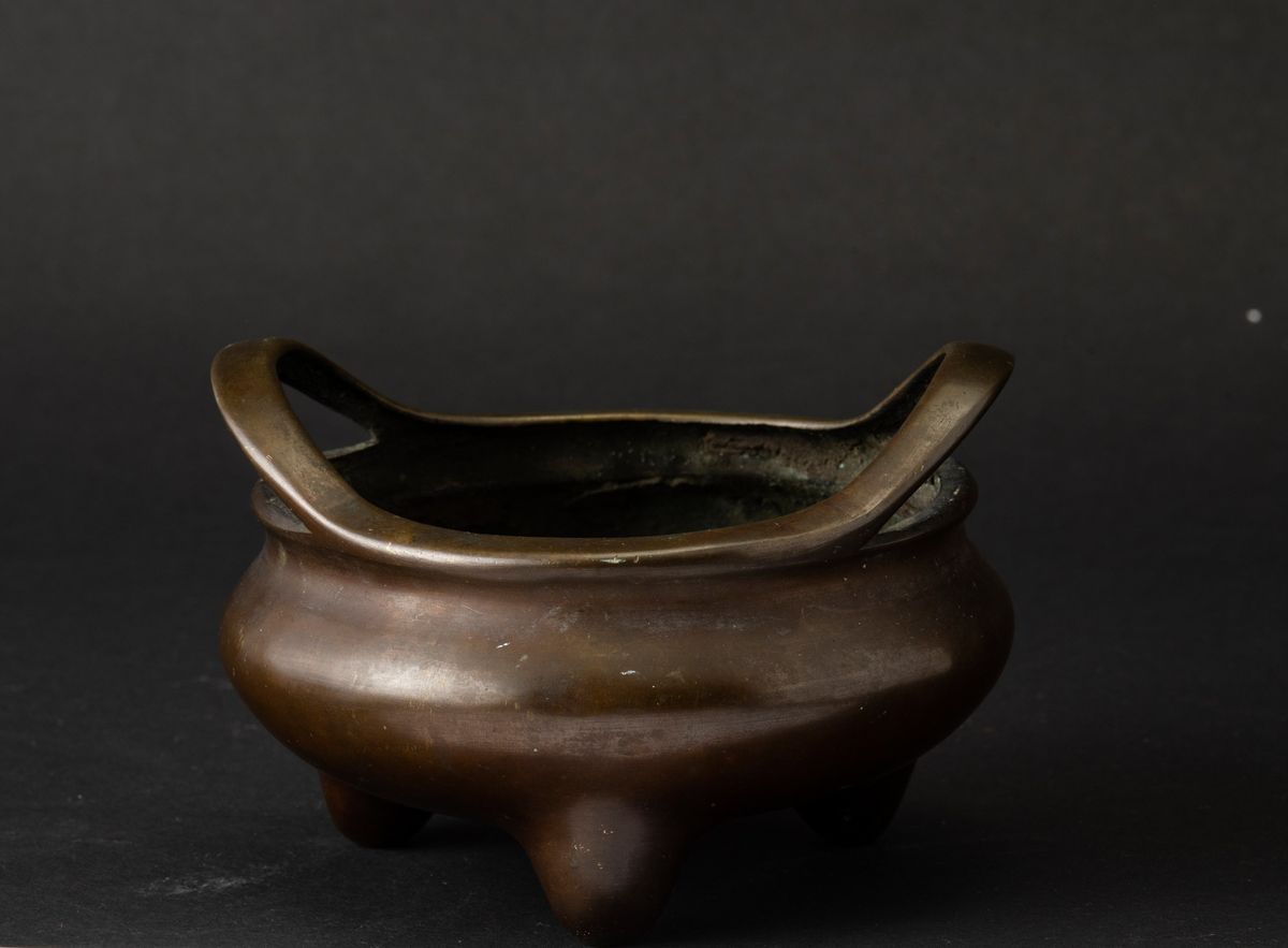 Incensiere Tripode in Bronzo con Manici, Cina, Dinastia Ming, XVII Secolo
