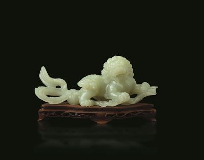Figura di Leone Scolpita in Giada Celadon, Cina, XX Secolo