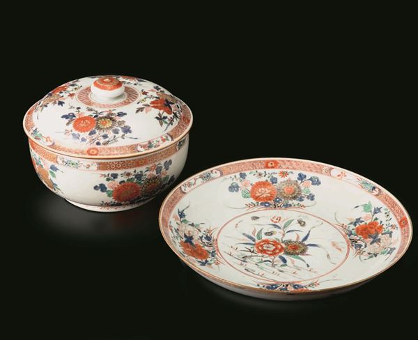 Zuppiera con piatto in porcellana Famiglia Verde con decori floreali, Cina, Dinastia Qing, epoca Kangxi (1662-1722)