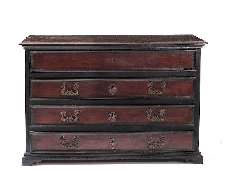 Cassettone in legno lastronato in radica con profili ebanizzati. Italia centrale, XVII-XVIII secolo  - Auction Antique April | Cambi Time - Cambi Casa d'Aste