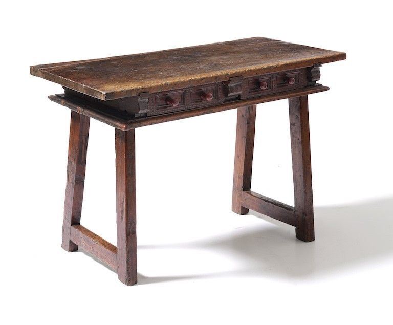 Tavolo a due cassetti sulla fascia. Spagna, XVII-XVIII secolo  - Auction Antique April | Cambi Time - Cambi Casa d'Aste