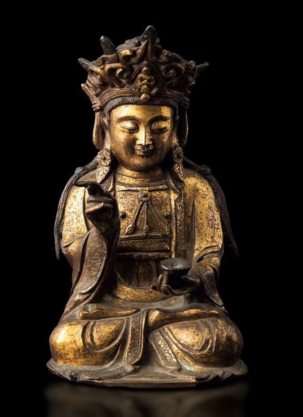 Figura di Buddha incoronato in bronzo dorato, Cina, Dinastia Ming, XVII secolo