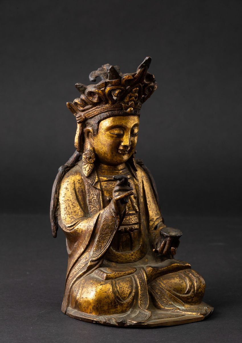 Figura di Buddha Incoronato in Bronzo Dorato, Cina, Dinastia Ming, XVII Secolo
