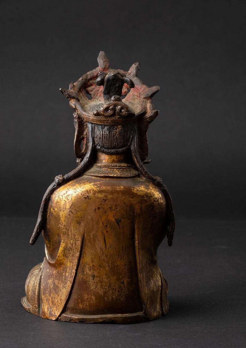 Figura di Buddha Incoronato in Bronzo Dorato, Cina, Dinastia Ming, XVII Secolo
