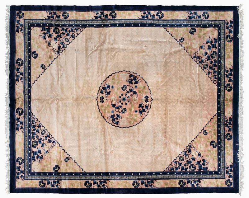 A large Ningxia carpet, China, 1900s  - Auction Fine Chinese Works of Art - I - Cambi Casa d'Aste